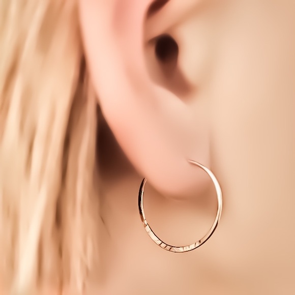 Small sized 3/4โ textured/etched hoop earrings in silver, gold, or rose gold - Picture 1 of 7
